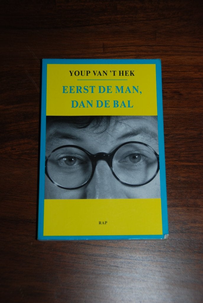 Eerst de man, dan de bal., Ophalen of Verzenden, Gelezen, Youp van t hek, Verhalen