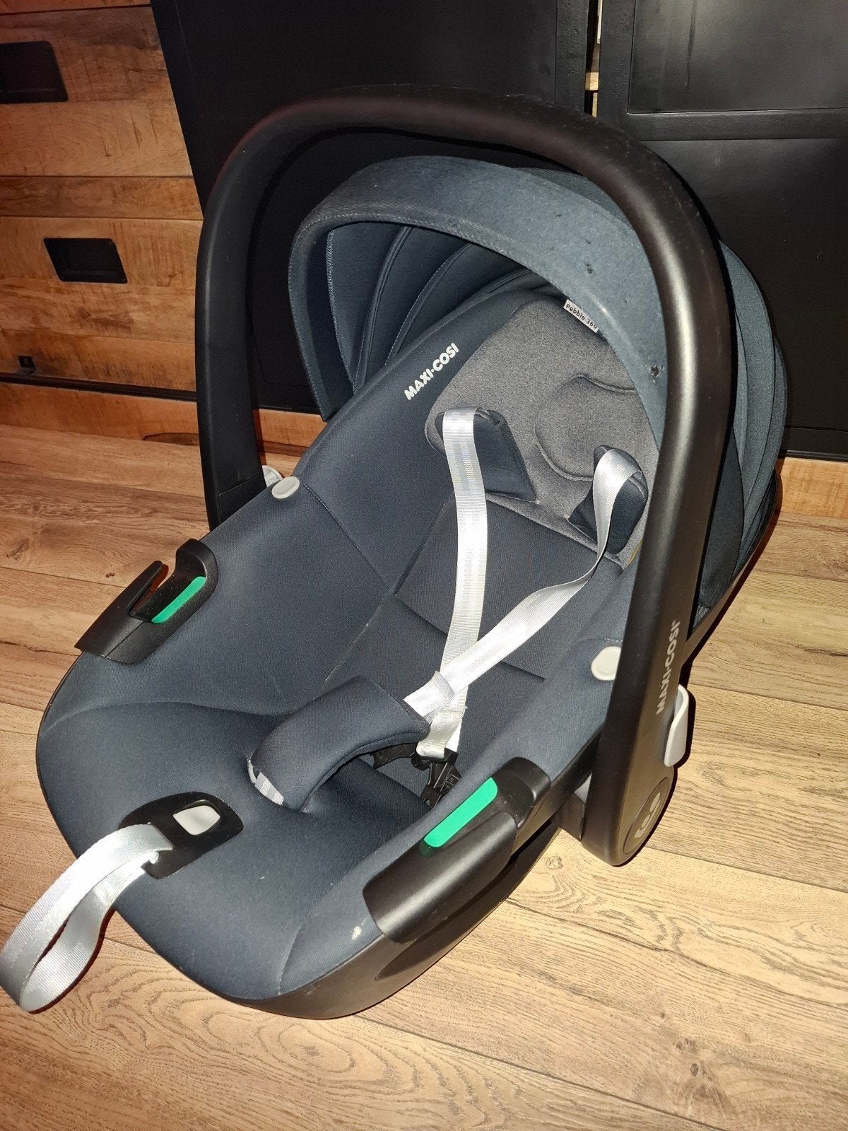 Maxi-Cosi Pebble 360 Essential Graphite met zitverkleiner, Ophalen, Autogordel of Isofix, Gebruikt, Zijbescherming