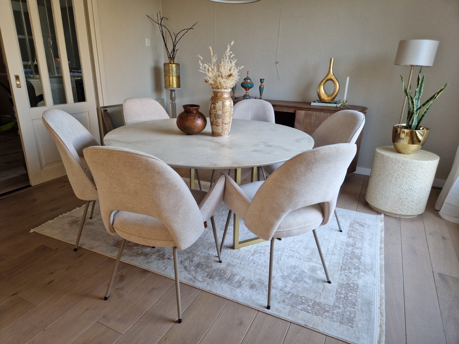 Ronde eettafel 140 cm + 6 de Bommel eetkamerstoelen, Huis en Inrichting, Tafels | Eettafels, Zo goed als nieuw, 100 tot 150 cm