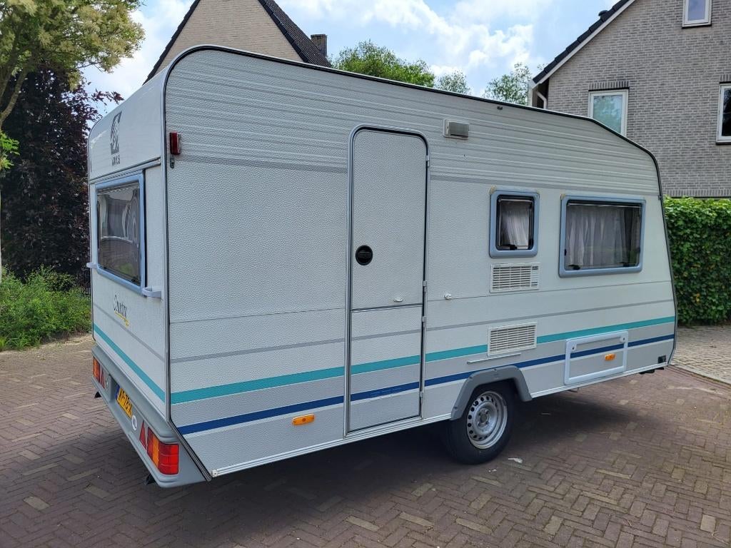 Knaus Country 395TK met opklapbaar stapelbed, Kleine zit, 750 - 1000 kg, Particulier, 4 tot 5 meter