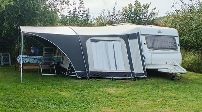 Hobby excellent easy 450 ub incl nieuwe voortent en inboedel, Vast bed, Hobby, Particulier, Tot en met 4