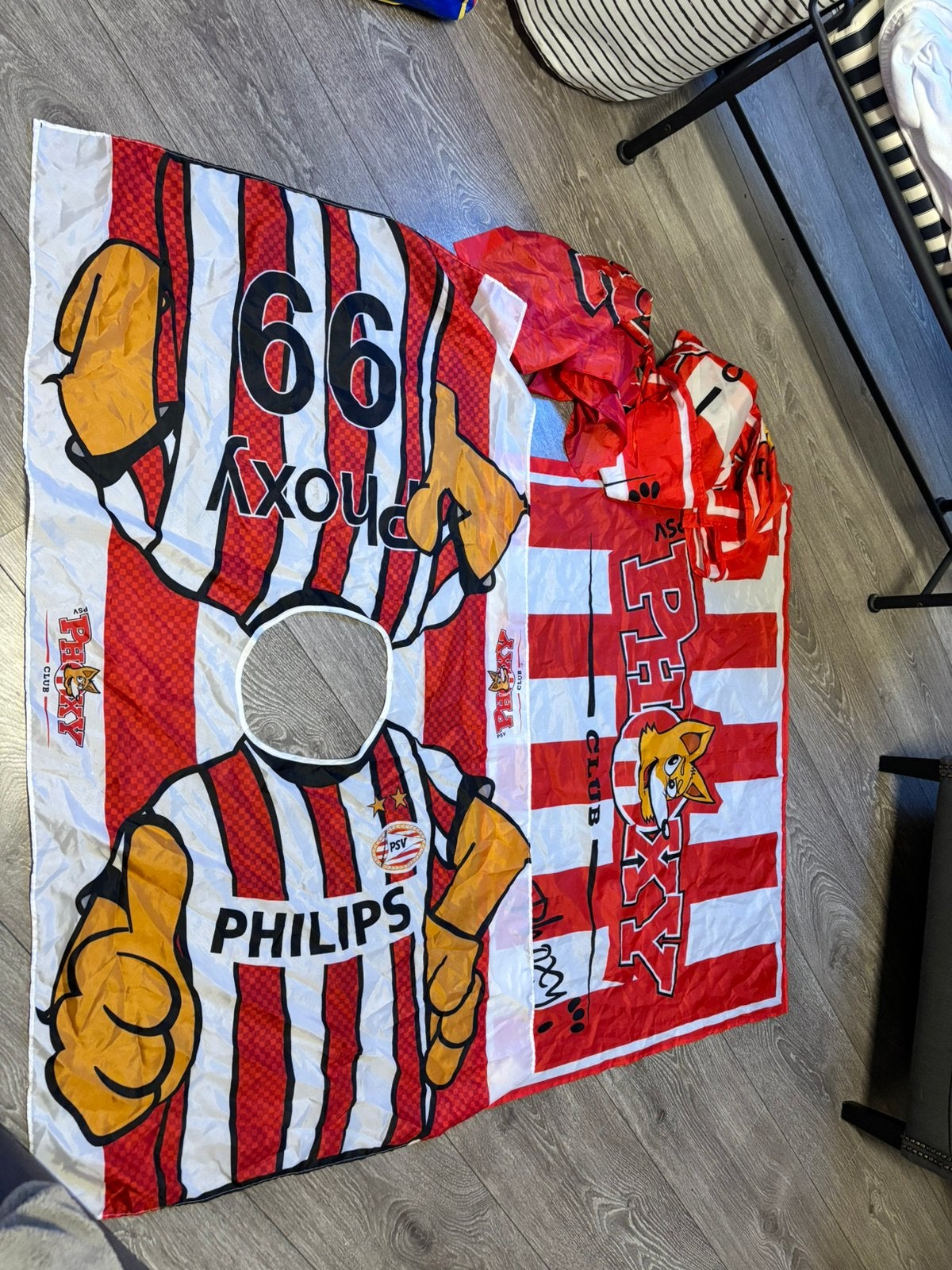 Vlaggen PSV Phoxy club, Ophalen, Zo goed als nieuw
