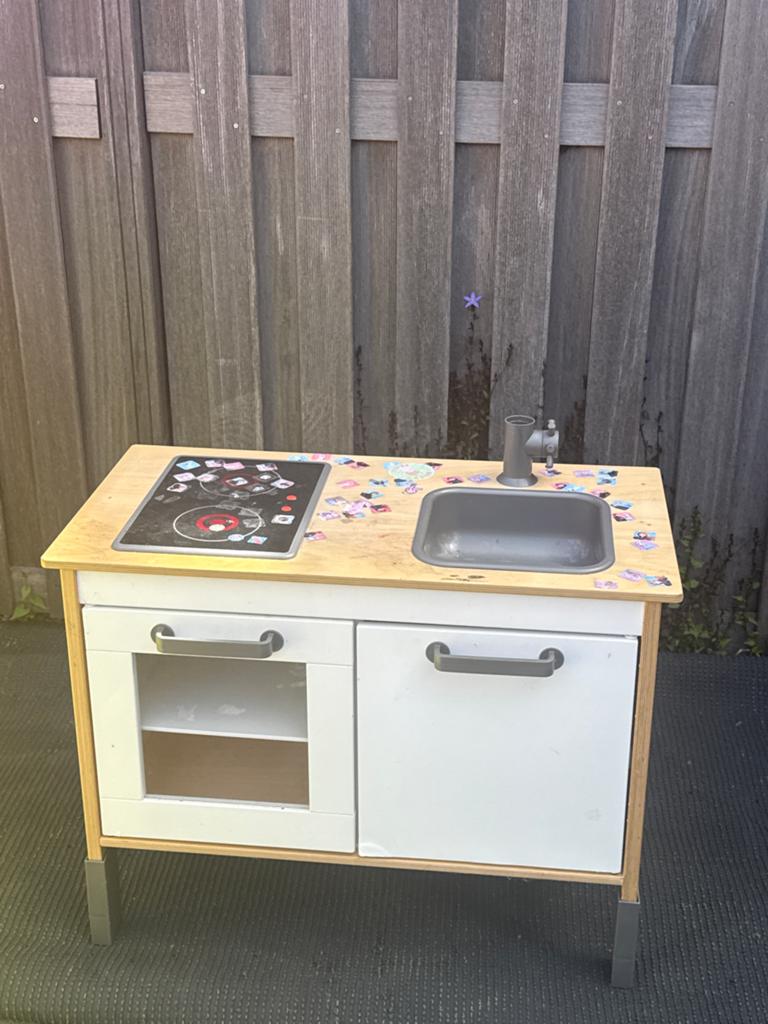 IKEA Duktig Speelkeuken met kookplaat en wasbak, Kinderen en Baby's, Speelgoed | Speelkeukens, Ophalen, Gebruikt, Hout, Speelkeuken