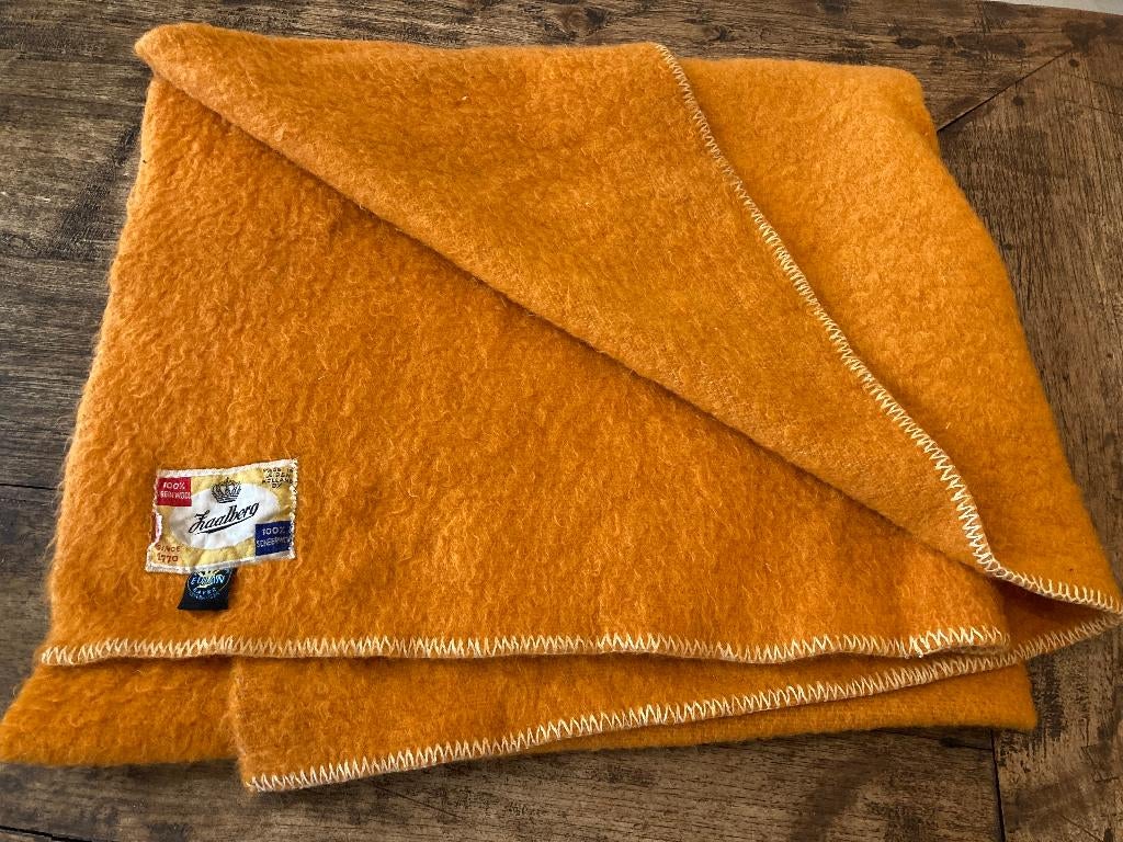 Deken - wol - oranje beide zijden - merk Aabe - 2.20 x 1.40, Ophalen of Verzenden