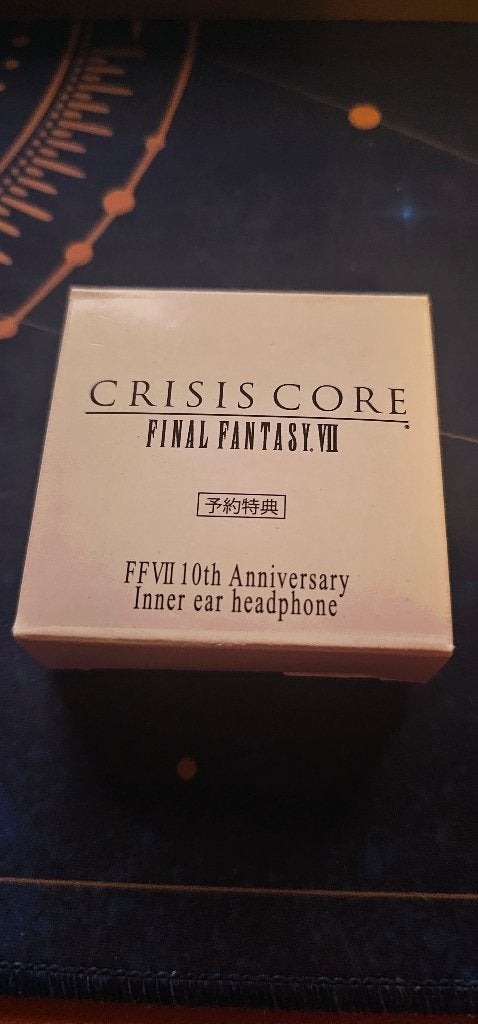 Final Fantasy VII Crisis Core Inner Ear Headphone (2007), Spelcomputers en Games, Ophalen, Zo goed als nieuw