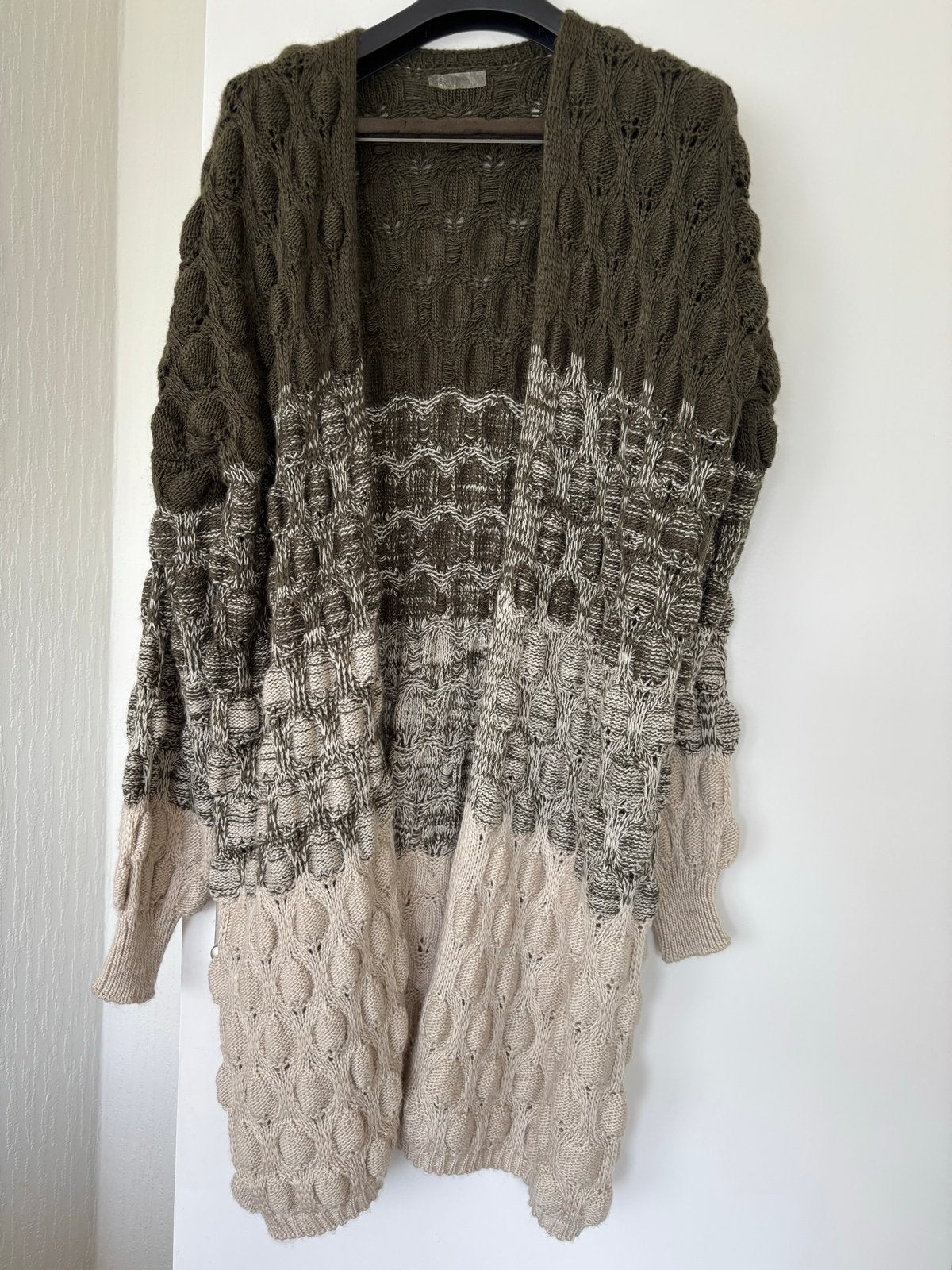 Lang gebreid vest met kleurverloop, Ophalen of Verzenden, Zo goed als nieuw, Maat 38/40 (M), Groen