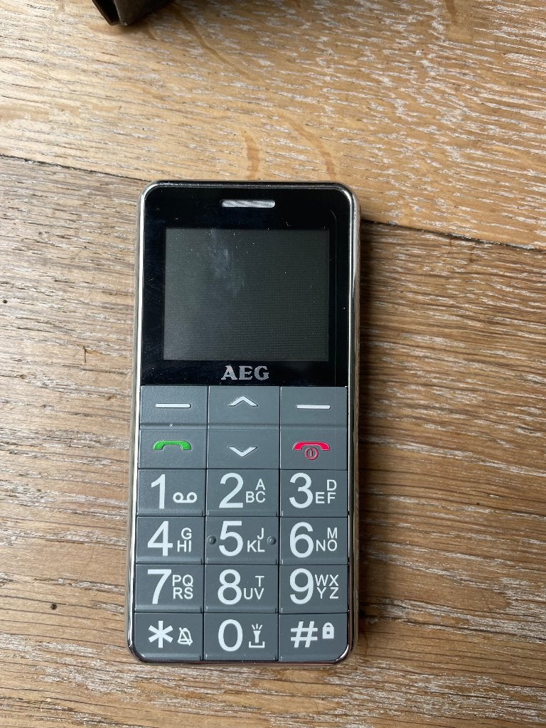 AEG Mobiele senioren telefoon, Voxtel M250, Telecommunicatie, Mobiele telefoons | Overige merken, Ophalen of Verzenden, Nieuw