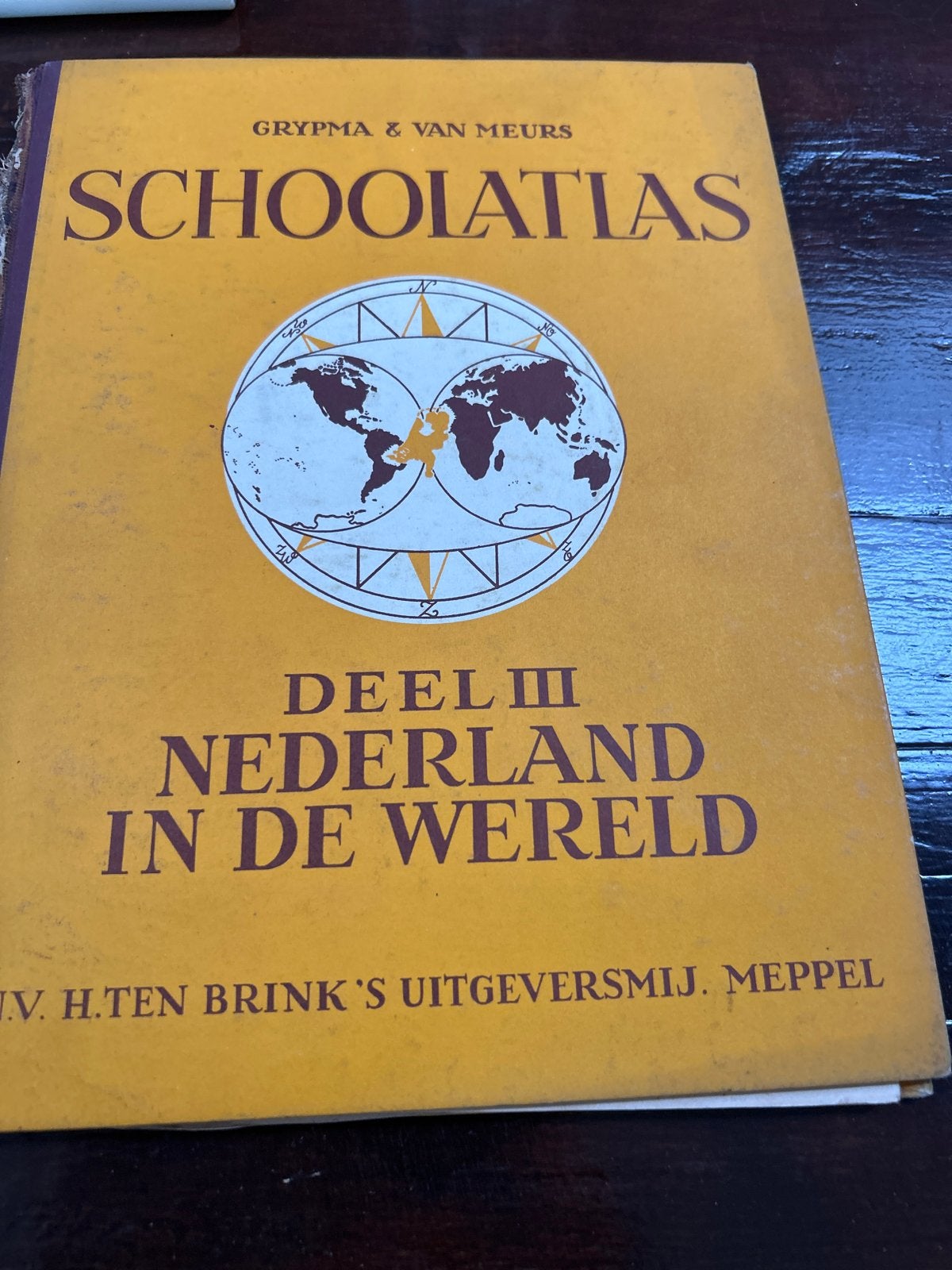 Grypma & Van Meurs Schoolatlas Deel III Nederland in de Were, Boeken, Gelezen, Overige atlassen, Ophalen of Verzenden, 1800 tot 2000