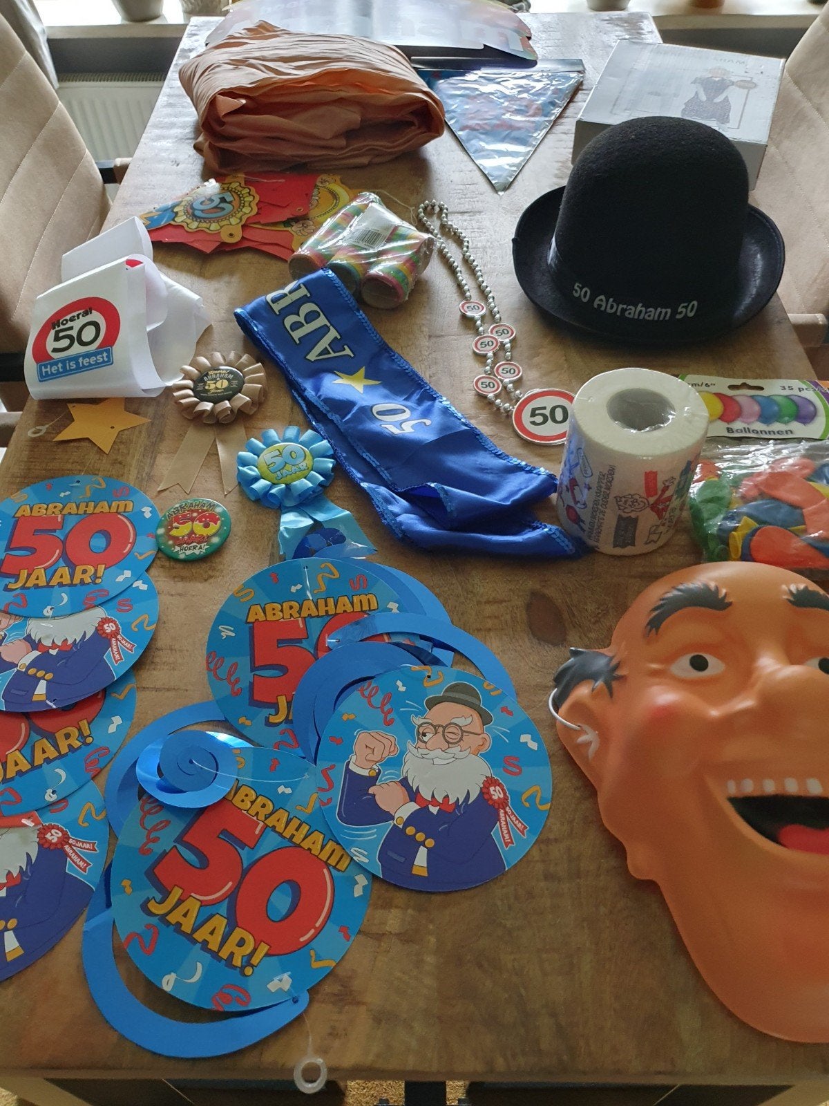 Abraham 50 jaar feestpakket: Versiering, hoed en meer!, Hobby en Vrije tijd, Feestartikelen, Ophalen of Verzenden, Zo goed als nieuw