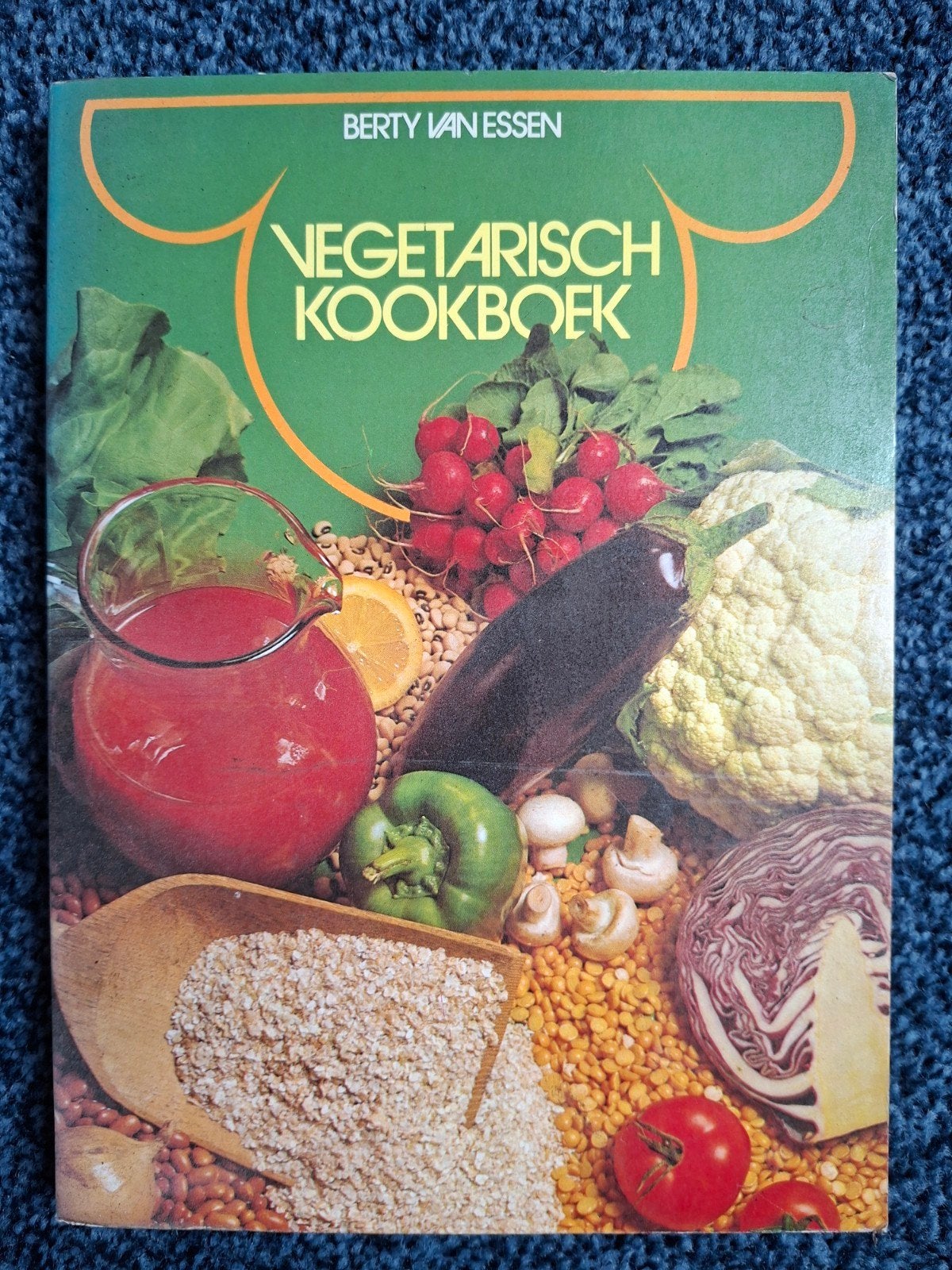 Vegetarisch Kookboek - Berty van Essen, Gelezen, Voorgerechten en Soepen, Gezond koken, Ophalen of Verzenden