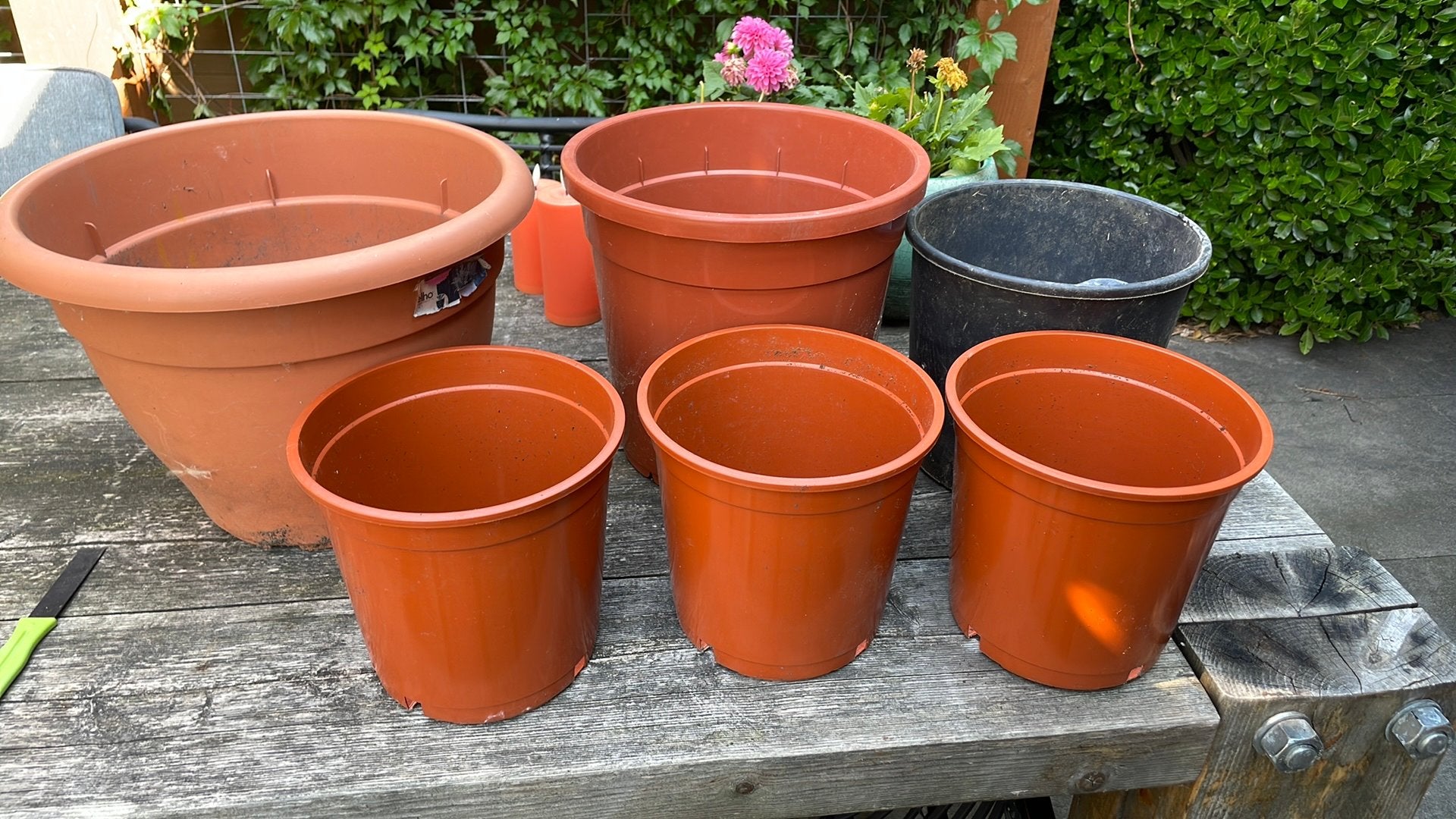 Plastic bloempotten, Tuin en Terras, Bloempotten, Ophalen, Kunststof, Rond, Zo goed als nieuw