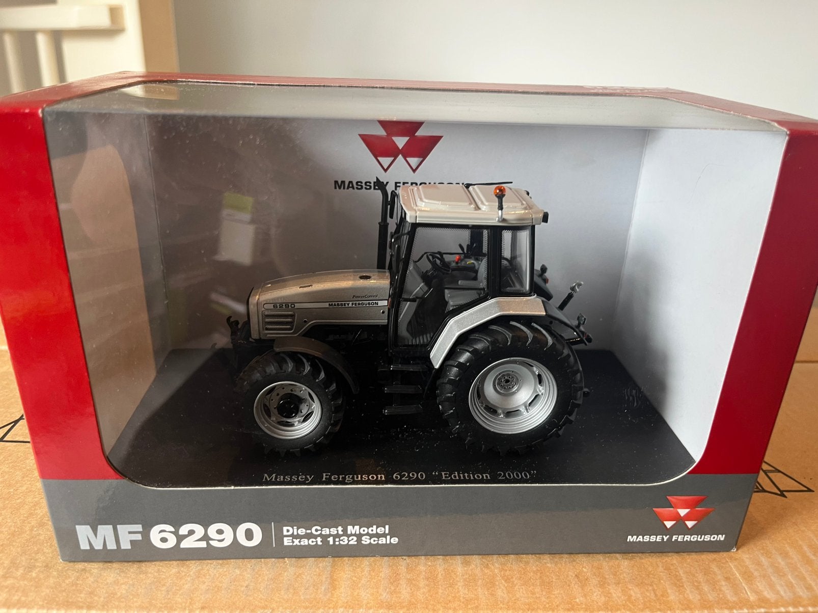 Massey Ferguson 6290 tractor Edition 2000 Zilver UH Nieuw, Hobby en Vrije tijd, Ophalen of Verzenden, Nieuw, Tractor of Landbouw