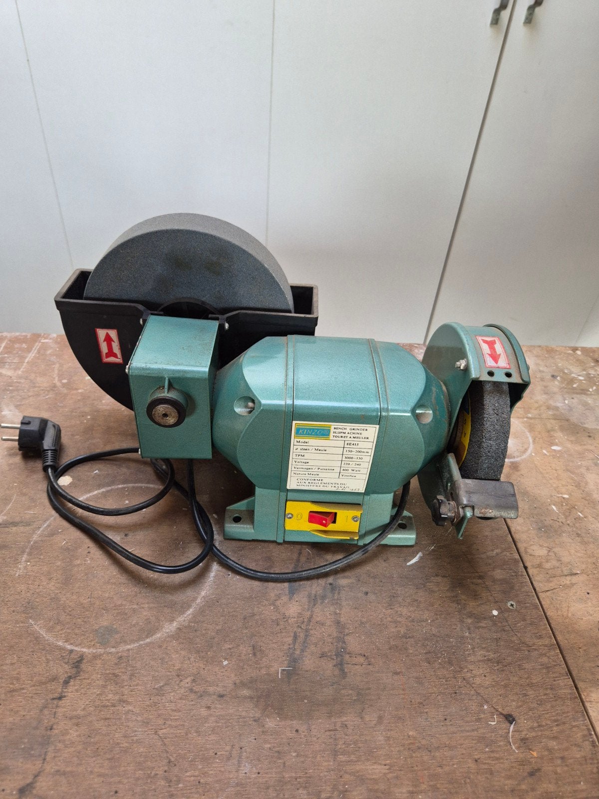 Kinzo Werkbankslijpmachine nat en droog slijpen, Doe-het-zelf en Verbouw, Ophalen, Zo goed als nieuw, Minder dan 700 watt, Werkbankslijpmachine