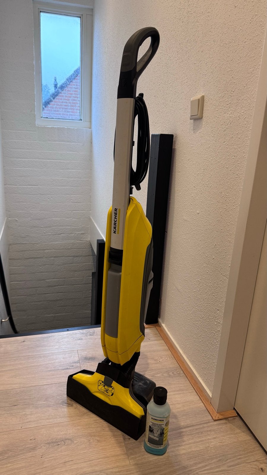 Kärcher dweilmachine - inclusief Harde vloerreiniger, Ophalen, Gebruikt, Kärcher, Dweilfunctie