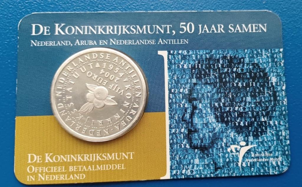 De Koninkrijksmunt vijfje 2004 in coincard, Postzegels en Munten, Munten | Nederland, Koningin Beatrix, Zilver, Euro's, Verzenden