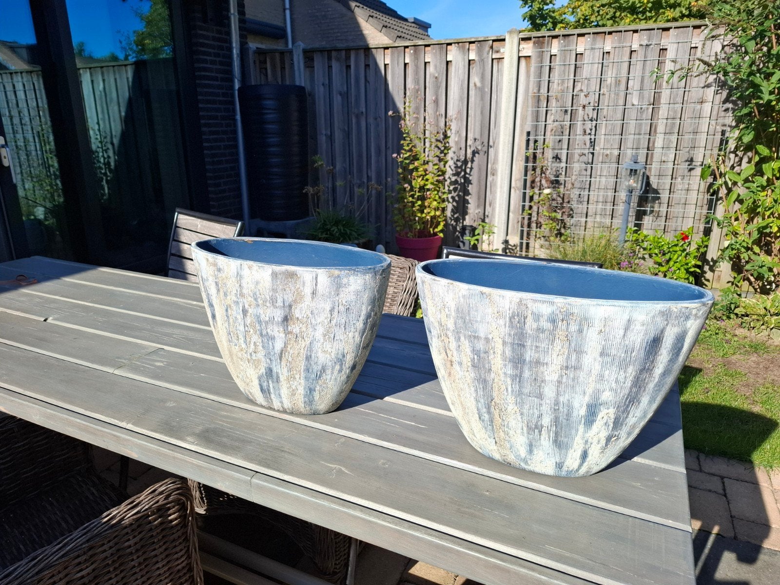 2 grote ovale blauw/grijze/goudglans plantenpotten Intratuin, Ophalen, Gebruikt, Binnen, Overige vormen