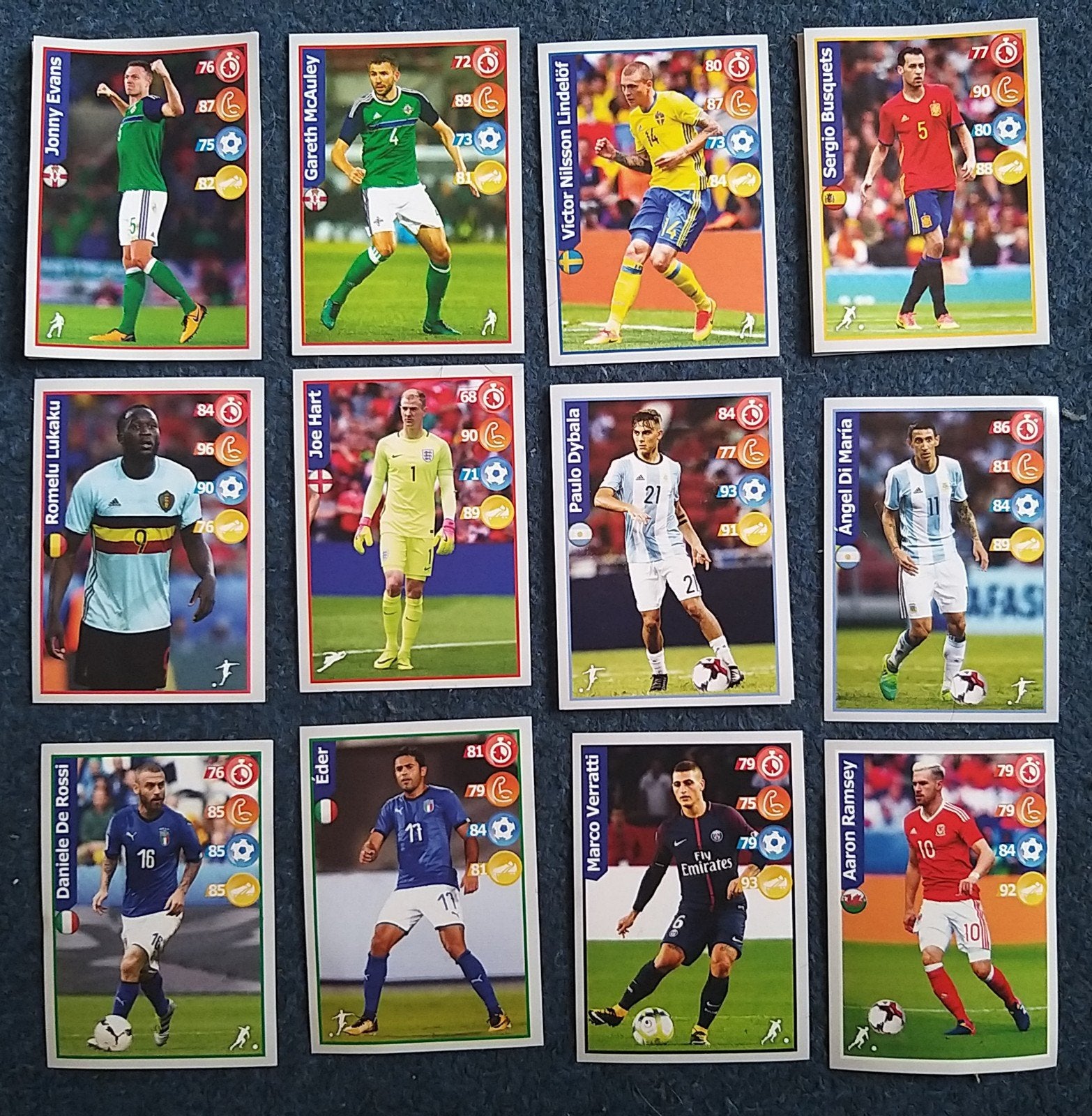 Te koop: 12 voetbalplaatjes, Ophalen, Poster, Plaatje of Sticker
