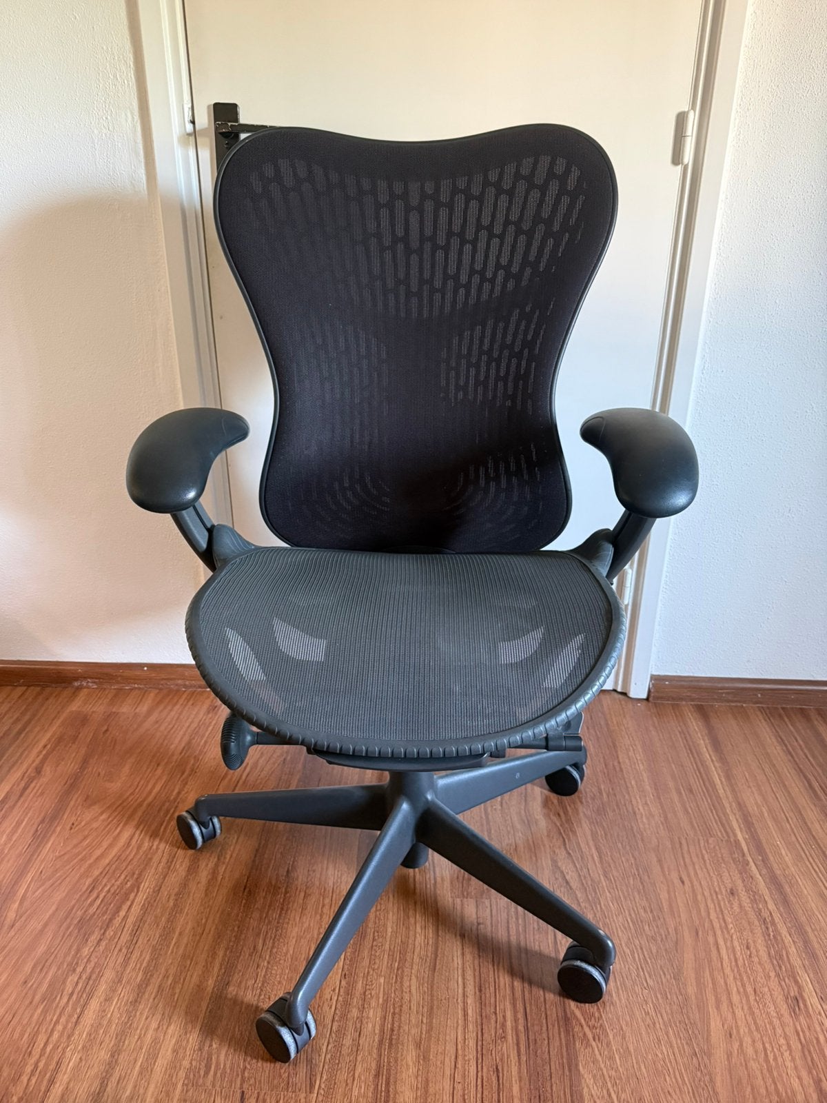 Herman Miller Mirra 2 Butterfly – Ergonomische bureaustoel, Ophalen, Zwart, Zo goed als nieuw, Bureaustoel