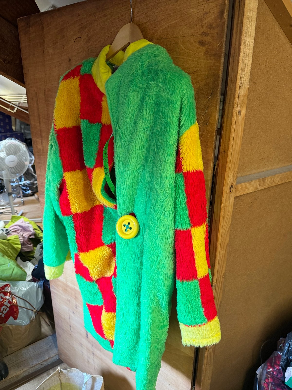 Rood-geel-groen. Clowns Jas - Uniek en Kleurrijk, Ophalen, Gedragen