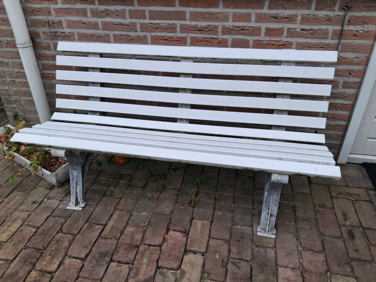 Witte tuinbank en stapelbare tuinstoelen, Ophalen, Gebruikt, Kunststof