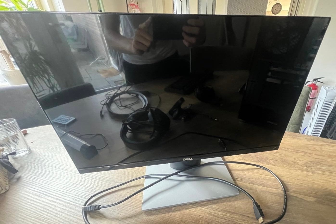 Complete Gaming Set: Monitor, Toetsenbord, Headset, Microfoo, Computers en Software, Monitoren, Kantelbaar, Full HD, 60 Hz of minder