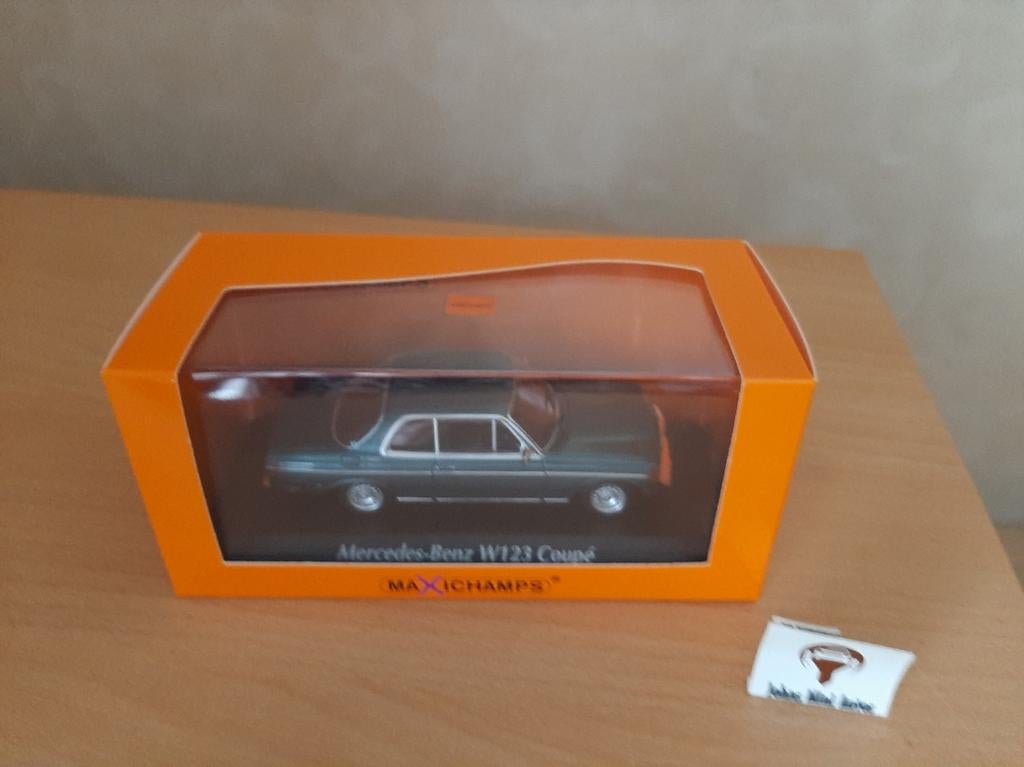 Mercedes Benz C123 Coupe 1976 Petrol van Maxichamps 1:43, Hobby en Vrije tijd, Modelauto's | 1:43, Overige merken, Auto, Nieuw