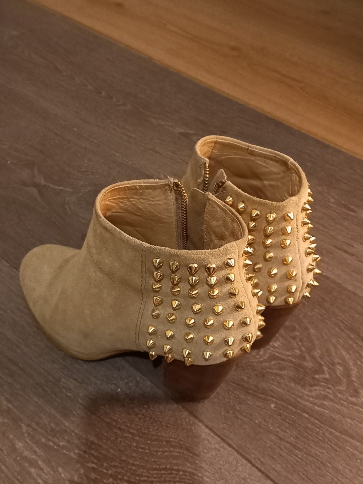 Mooie nette korte laarsjes met studs, Verzenden, Zo goed als nieuw, Beige