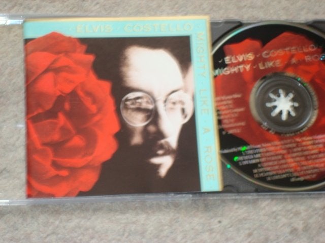 Elvis Costello..Mighty like a rose..Paul McCartney.., Singer-songwriter, Ophalen of Verzenden, Zo goed als nieuw, Album