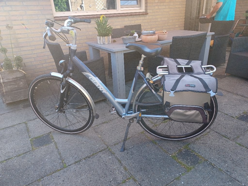 Goed onderhouden Giant damesfiets uit de Light serie., Fietsen en Brommers, Fietsen | Dames | Damesfietsen, Gebruikt, Giant, Versnellingen