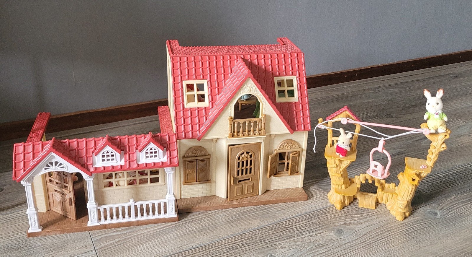 Sylvanian Families Poppenhuis met Meubels en Figuren, Kinderen en Baby's, Ophalen of Verzenden, Zo goed als nieuw, Poppenhuis