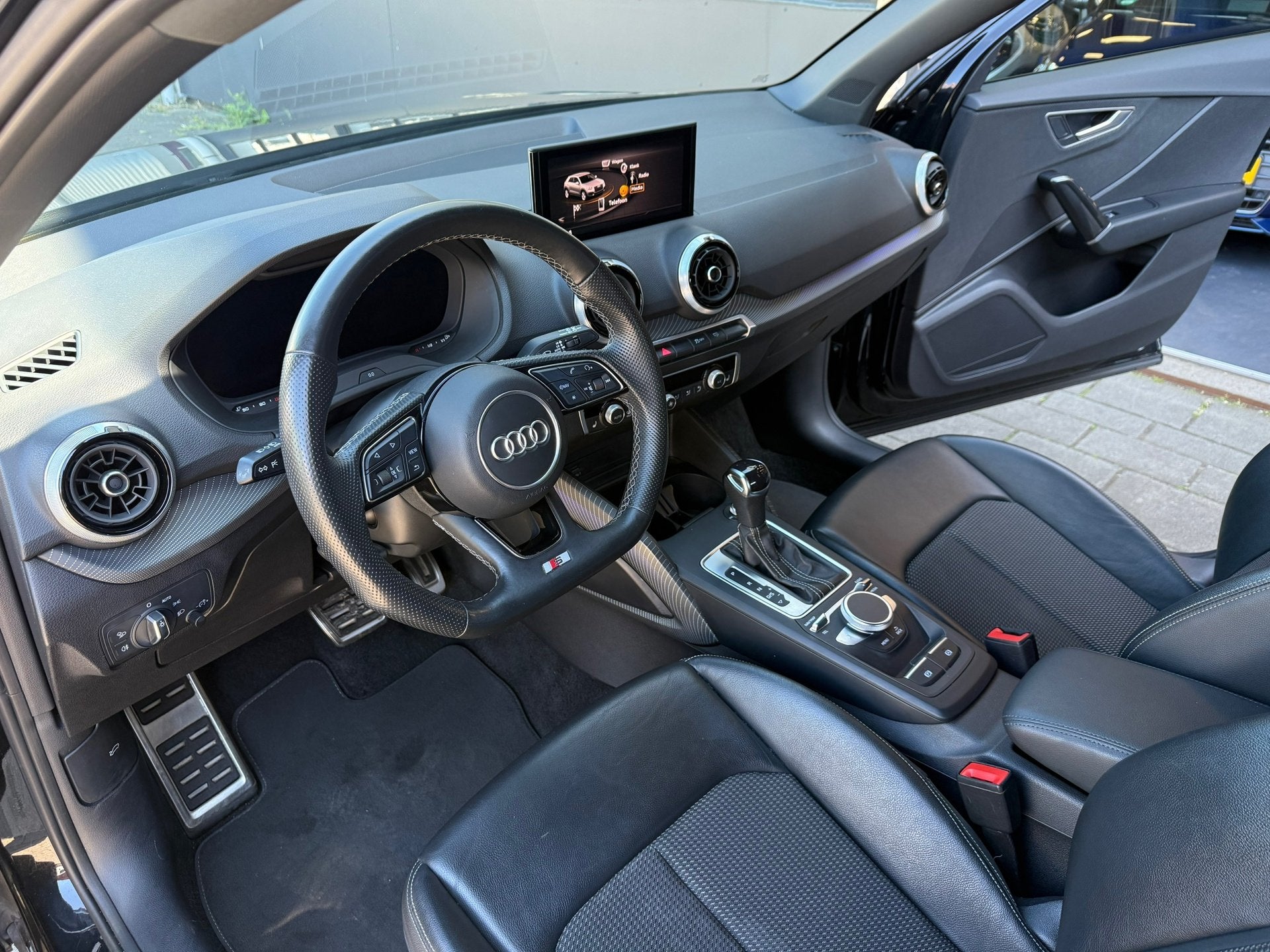 Audi Q2 35 TFSI Edition one Facelift Dsg 2023 63dkm, Auto's, Automatische klimaatregeling, 4 cilinders, 150 pk, Zwart
