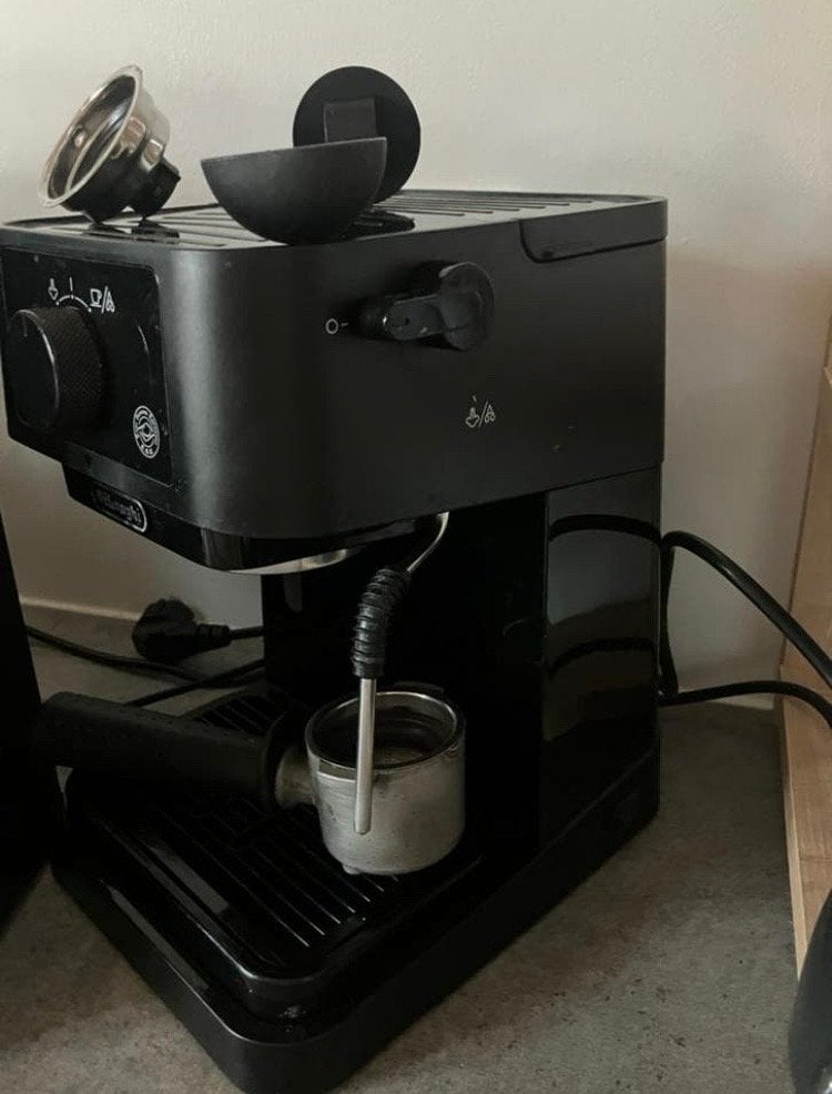 DeLonghi Espressomachine, Afneembaar waterreservoir, Gebruikt, Espresso apparaat, Gemalen koffie
