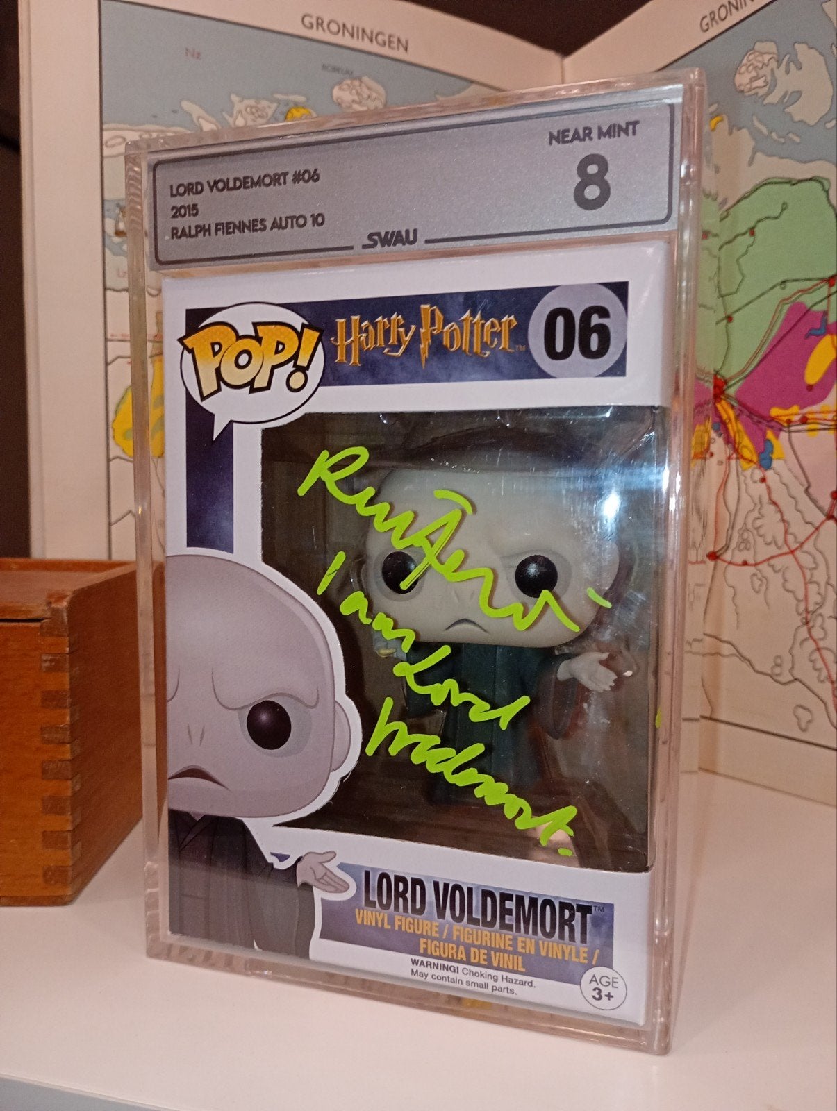 Funko Pop Lord Voldemort signed Ralph Fiennes (Quote + CN), Ophalen of Verzenden, Zo goed als nieuw