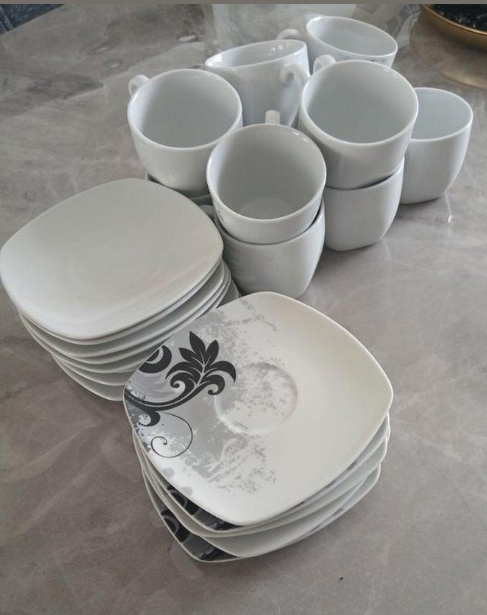 Servies set: 6 kopjes, 6 schotels en 6 borden, Ophalen