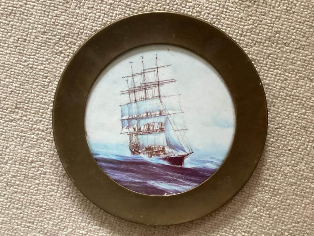 Driemaster keramiek in brons // diam. 21 cm, Ophalen of Verzenden