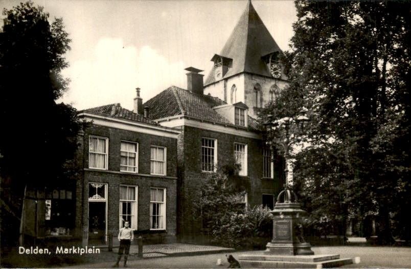 Delden - Marktplein - Fontein, Ophalen of Verzenden, 1940 tot 1960, Ongelopen, Overijssel