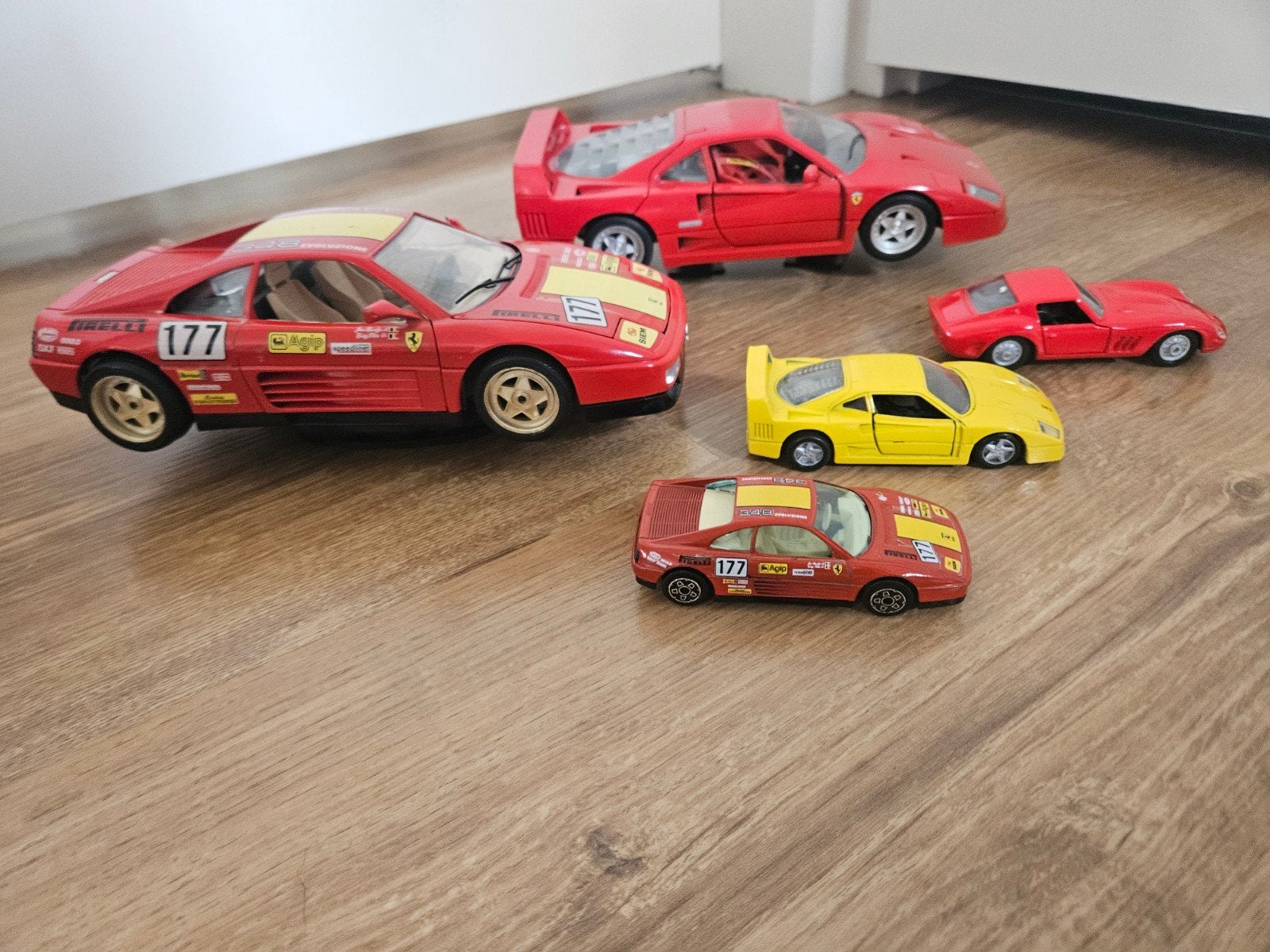 5 Ferrari modellen - Diverse schalen, Hobby en Vrije tijd, Modelauto's | 1:18, Ophalen of Verzenden, Gebruikt, Auto, Maisto