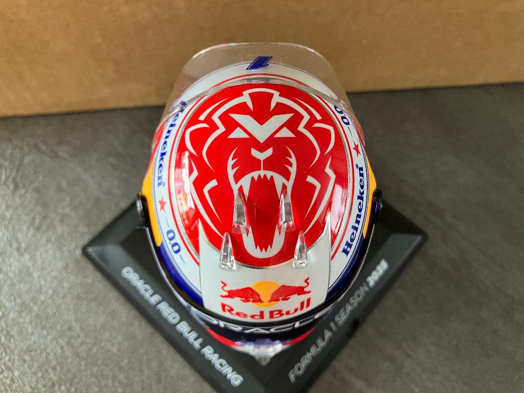 ✅ Max Verstappen 1:4 helm 2025 Season Red Bull RB21, Verzamelen, Automerken, Motoren en Formule 1, Ophalen of Verzenden, Nieuw