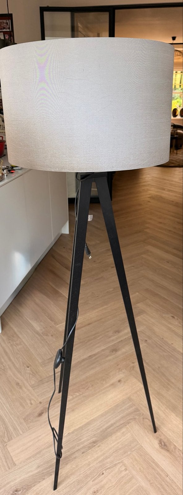Moderne vloerlamp met stoffen kap - Zo goed als nieuw, Huis en Inrichting, Lampen | Vloerlampen, Ophalen, E27 (groot), Zo goed als nieuw