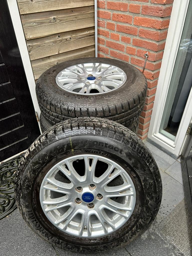 Winterbanden ford kuga, Ophalen of Verzenden, 15 inch, Winterbanden, Banden en Velgen