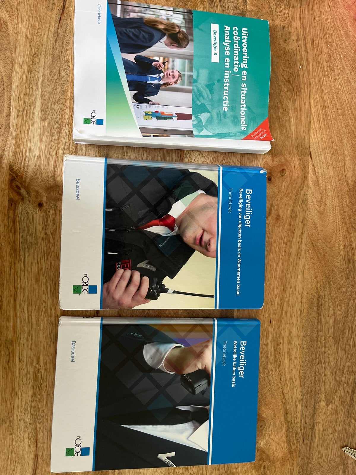 Beveiliger Theorieboeken (3 stuks) - Zo goed als nieuw, Ophalen of Verzenden, Zo goed als nieuw, MBO