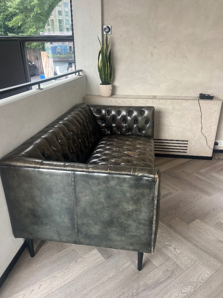 Hoogwaardige handgemaakte chesterfield bank, Huis en Inrichting, Banken | Bankstellen, Ophalen, Minder dan 75 cm, 150 tot 200 cm