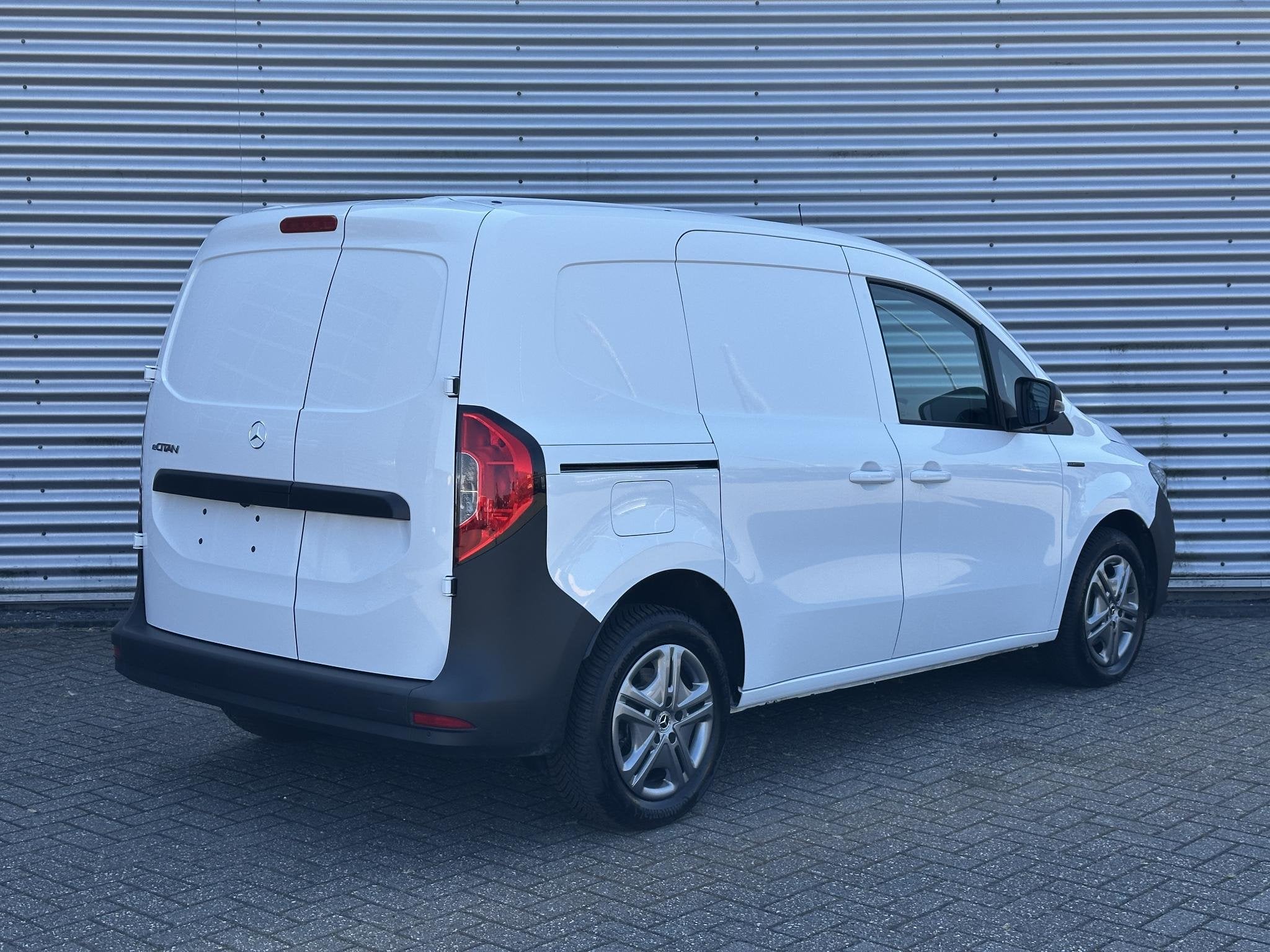 Mercedes-Benz eCitan L1 Pro 51 kWh | Bijrijdersbank | Snella, Auto's, Stof, Zwart, Parkeersensor, 270 min