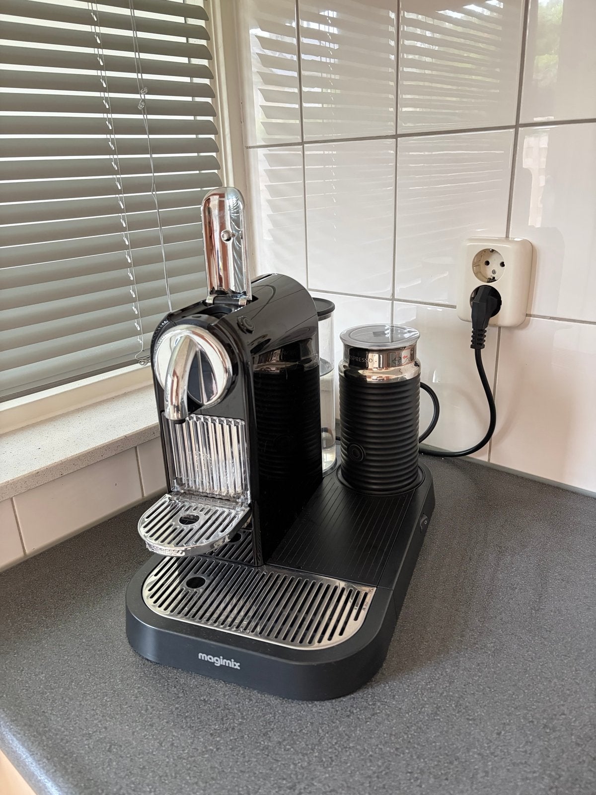 Nespresso Magimix koffiezetapparaat, Gebruikt, Ophalen of Verzenden, Combi, Koffiepads en cups