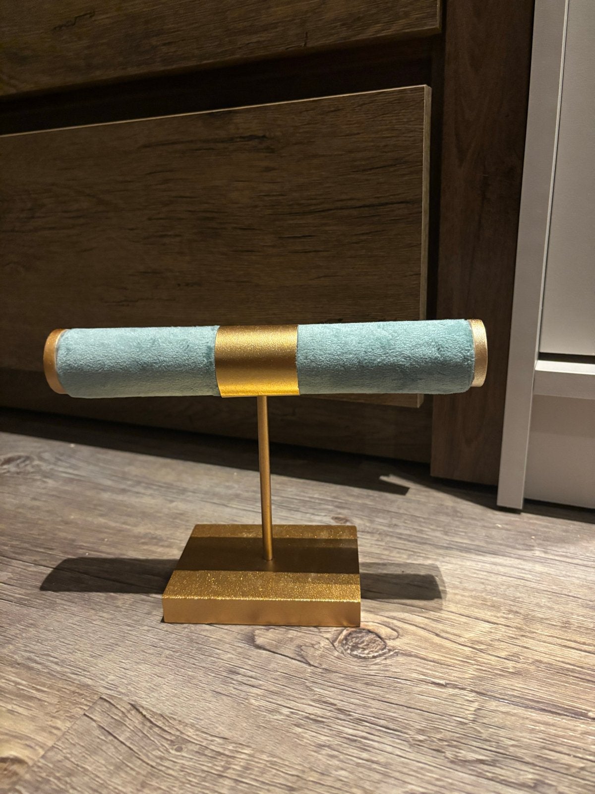 Sieradenstandaard goud met groen fluweel, Ophalen of Verzenden, Zo goed als nieuw