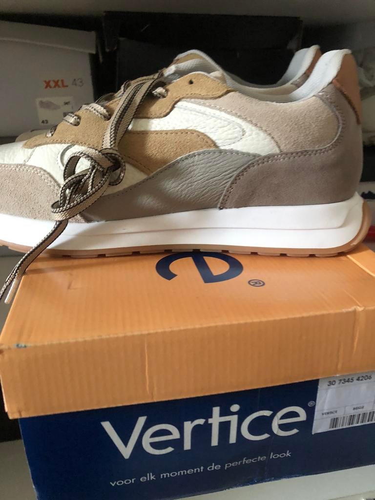 Splinternieuwe sneakers 42 VERTICE. OPRUIMING!!!, Ophalen of Verzenden, Zo goed als nieuw, Sneakers of Gympen