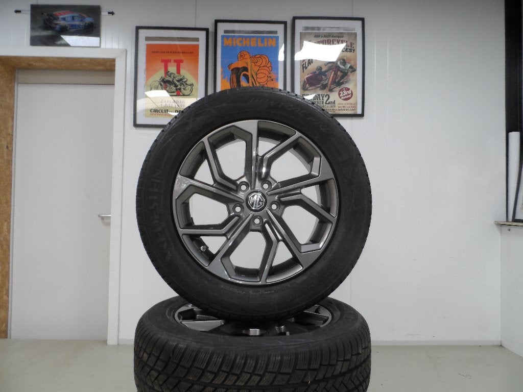 17 inch MG S5 winterbanden set met nieuwe Vredestein banden, 215 mm, Banden en Velgen, Nieuw, 17 inch