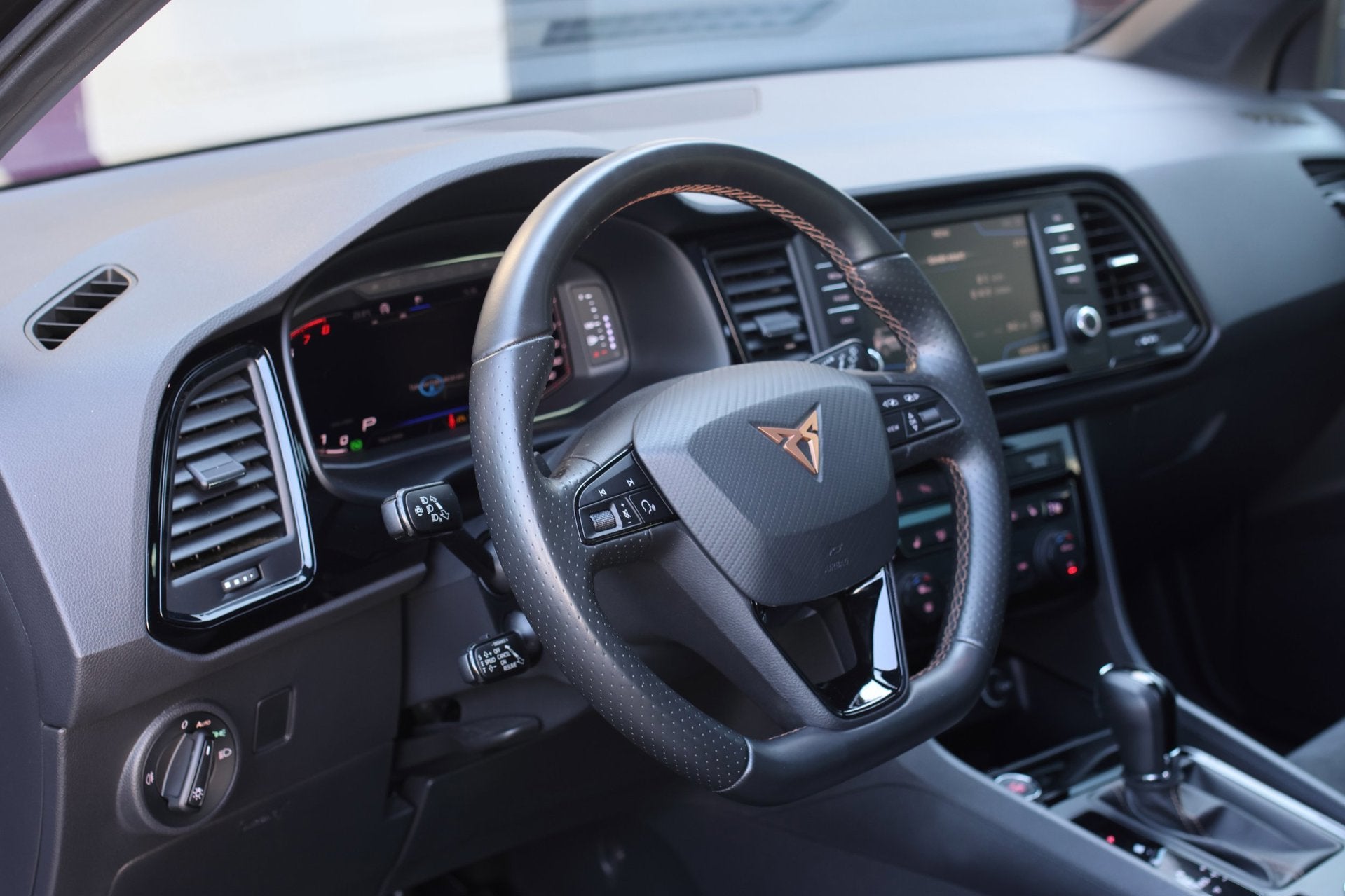 CUPRA Ateca 2.0 TSI 4DRIVE *Pano*Kuipstoelen*Remus*Trekhaak*, Auto's, Automaat, Gebruikt, Zwart, 4 cilinders