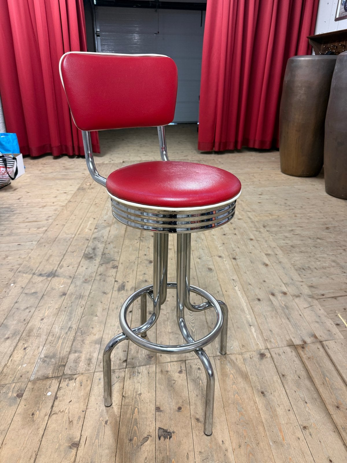 Vintage Rode Barkruk met Rugleuning - Chroom en Skai, Ophalen, Gebruikt, Met voetsteun, Metaal