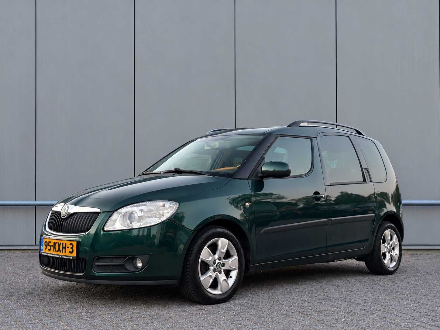 2010 Skoda Roomster Automaat clima 1.6-16V Tour Pro Personen, Auto's, 450 kg, Gebruikt, 4 cilinders, Roomster